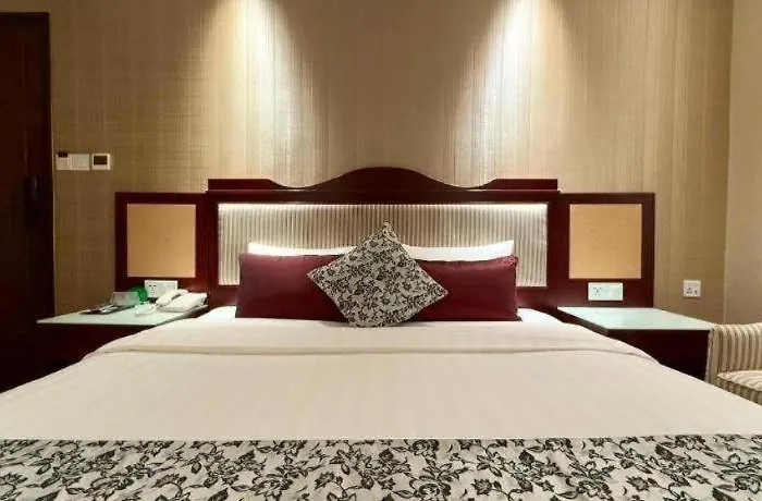 Masters Hotel 2*